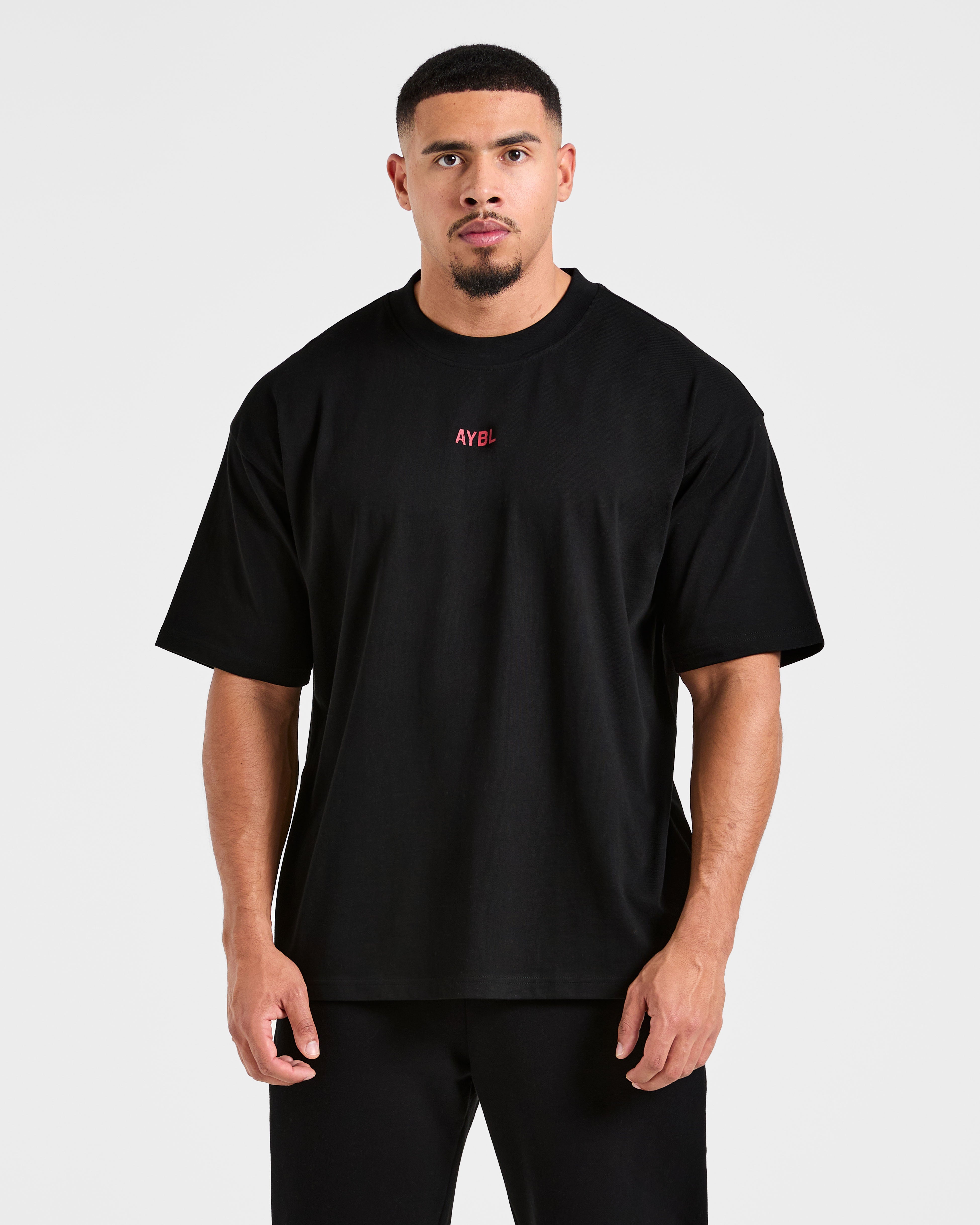 Cam Kissel x Strength Starts Here T-shirt Oversized - Nero/Rosso