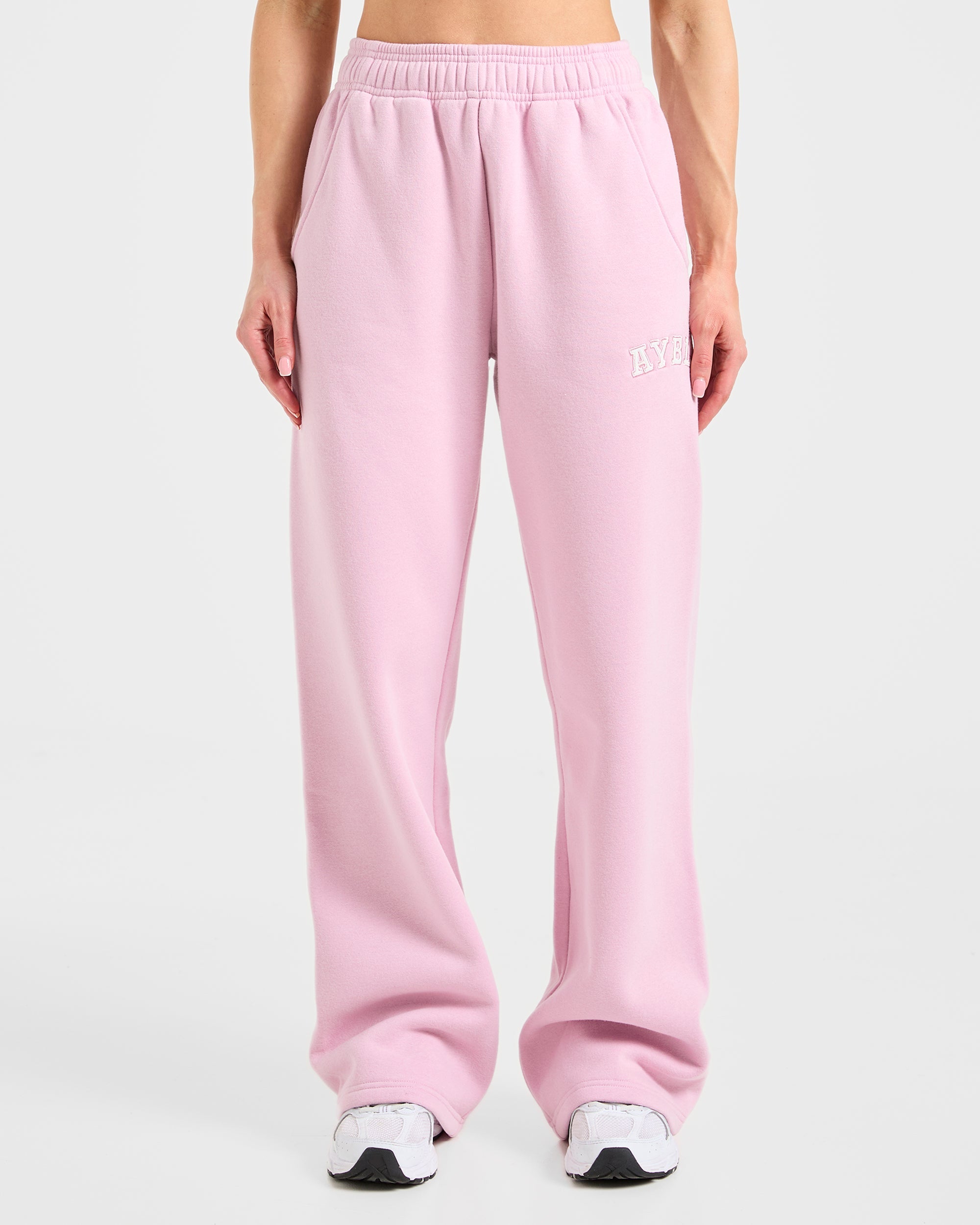 Pantaloncini Jogger a Gamba Dritta Oversized Varsity 2.0 – Rosa Ghiaccio Pantaloncini Jogger a Gamba Dritta Oversized Varsity 2.0 - Rosa Ghiaccio