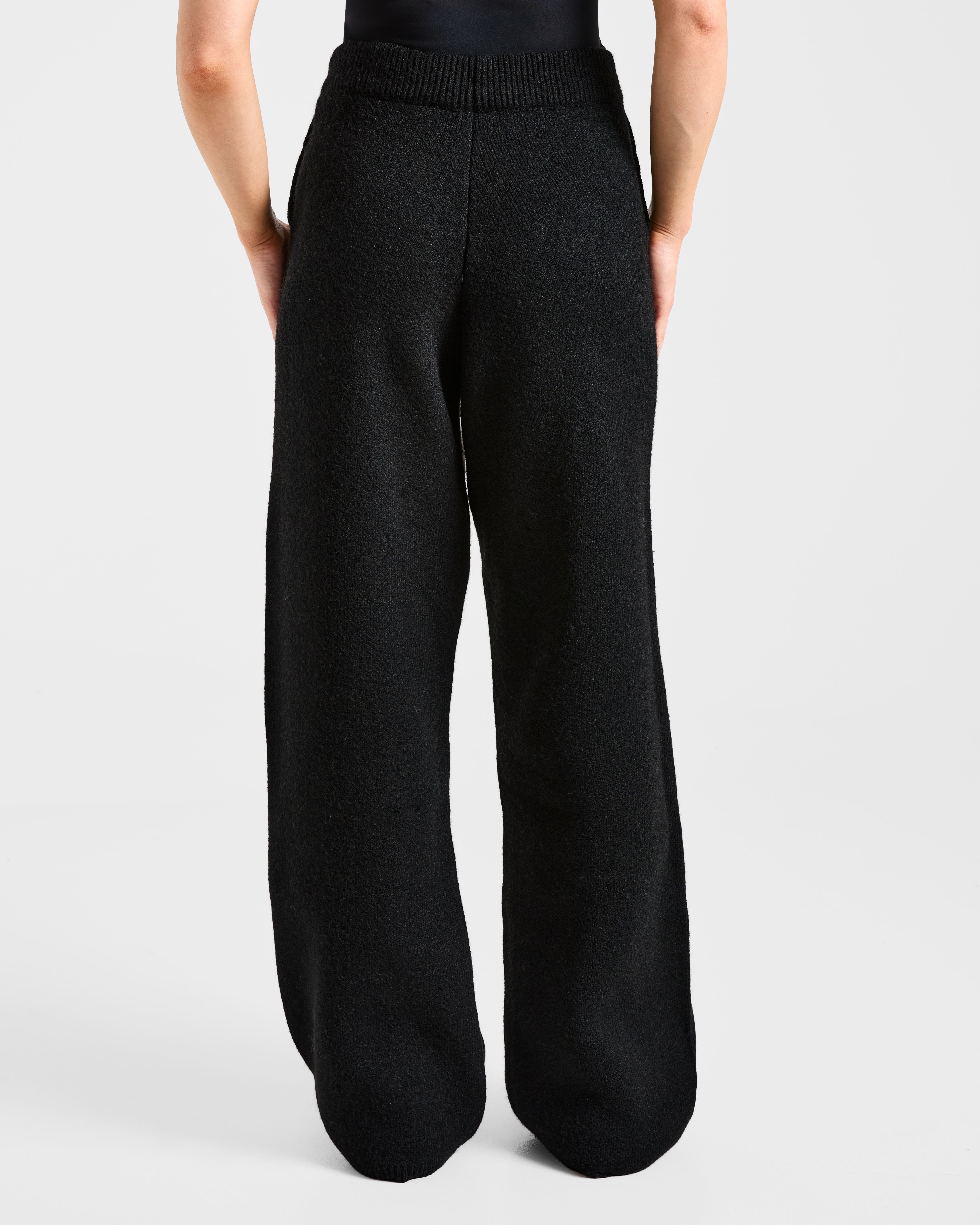 Pantaloncini Larghi in Maglia Morbida con Gambe Dritte - Nero