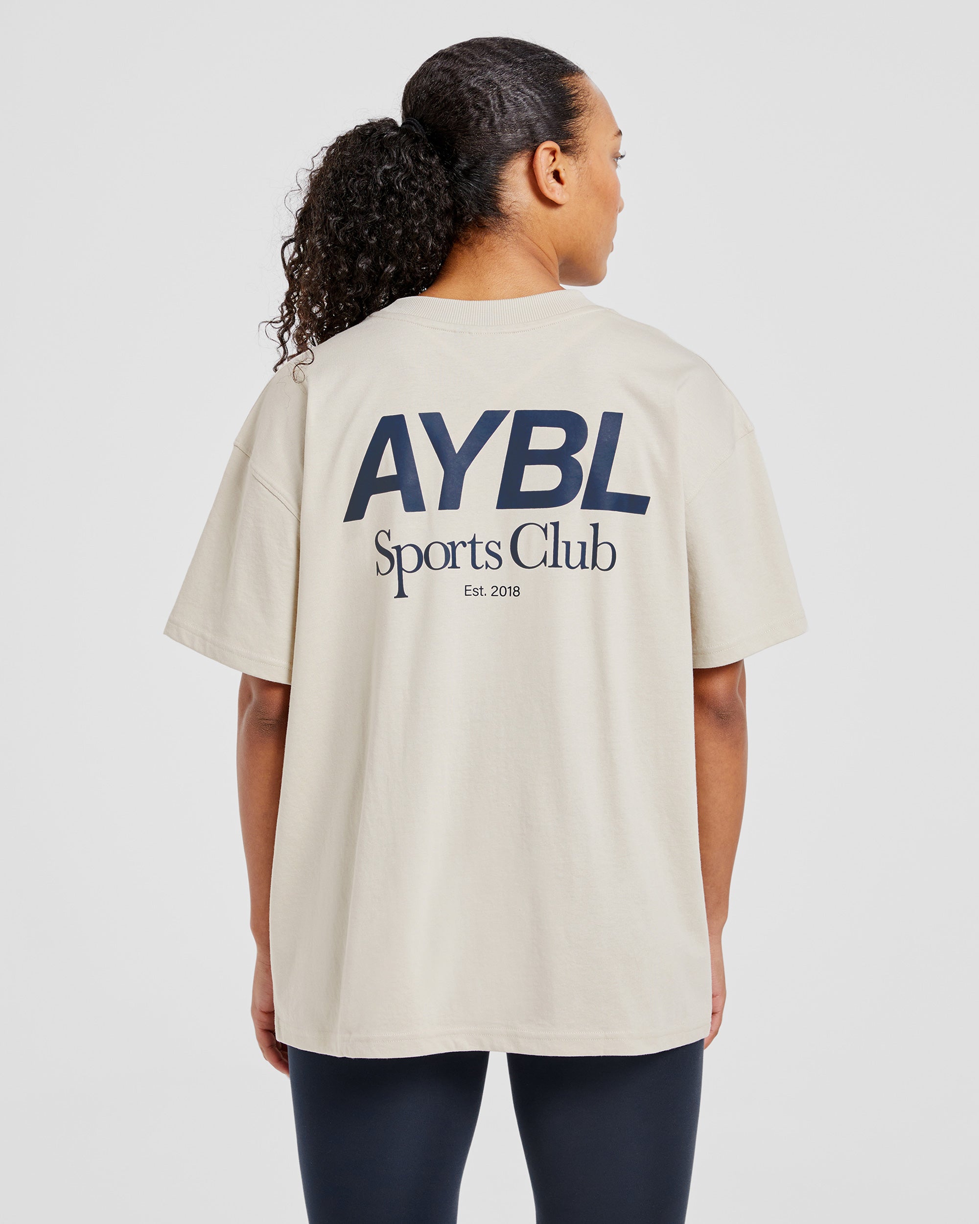 T-shirt oversize AYBL Sports Club – Sabbia/Azzurro T-shirt oversize AYBL Sports Club - Sabbia/Azzurro